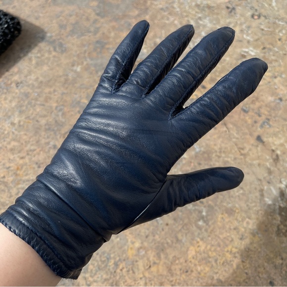 Vintage Women’s 1980s 80s Navy Blue Leather Gloves with Wool Lining - Picture 3 of 7